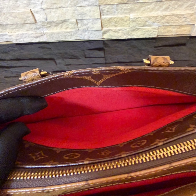 LV M46653 OnTheGo East West系列Reverse皮革飾邊帆布手提包 斜背包-21