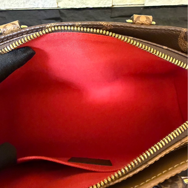 LV M46653 OnTheGo East West系列Reverse皮革飾邊帆布手提包 斜背包-22