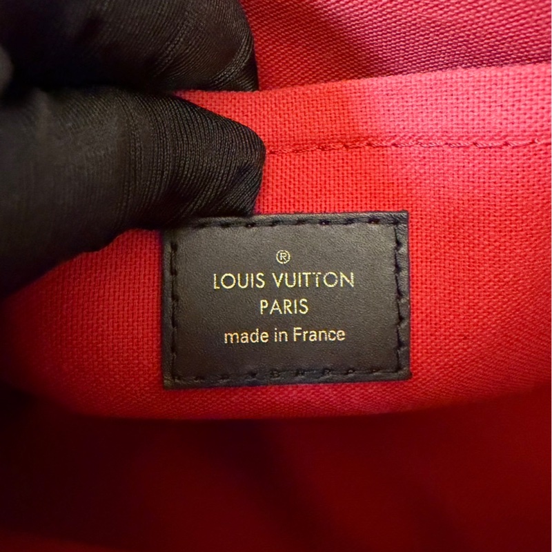 LV M46653 OnTheGo East West系列Reverse皮革飾邊帆布手提包 斜背包-24