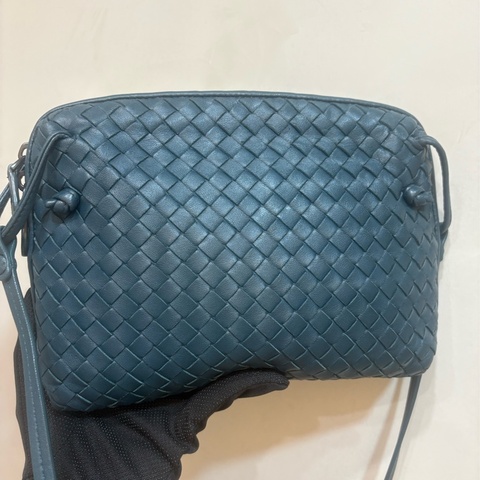 BOTTEGA VENETA霧霾藍色编織小枕頭斜背包