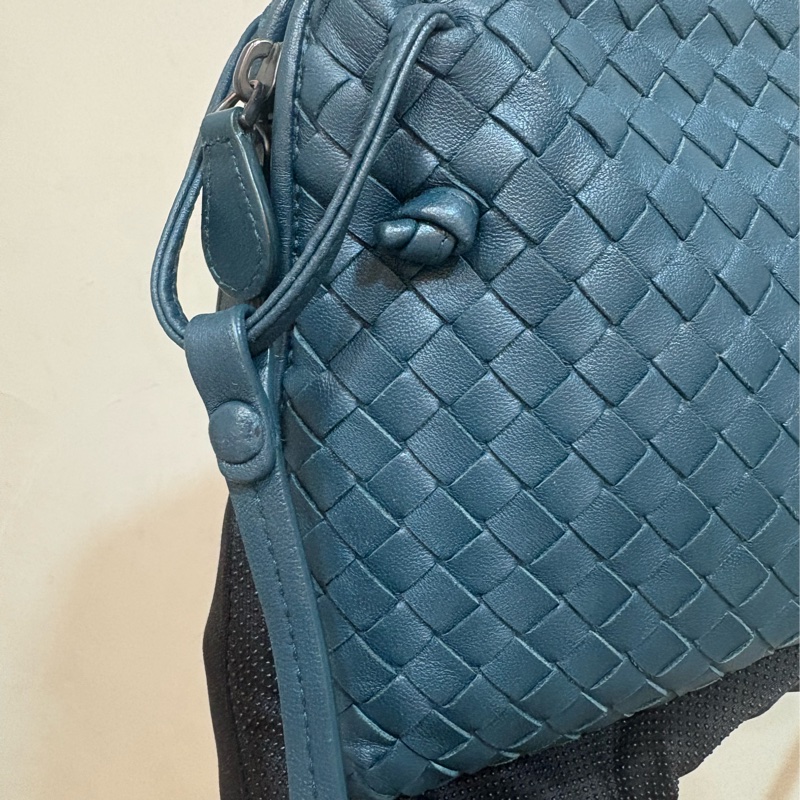 BOTTEGA VENETA霧霾藍色编織小枕頭斜背包-1