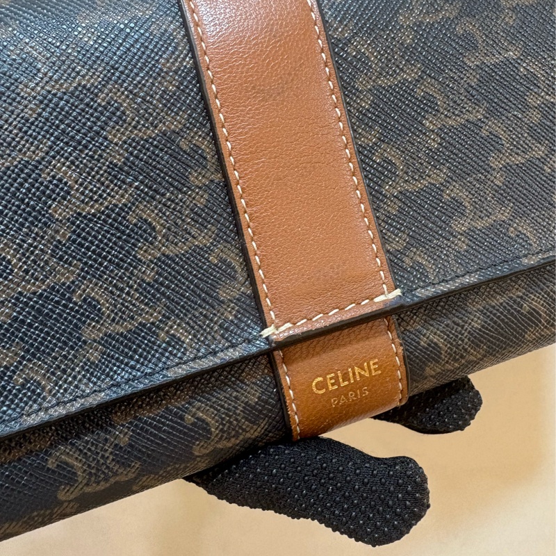 Celine 經典老花logo 扣式長夾-1