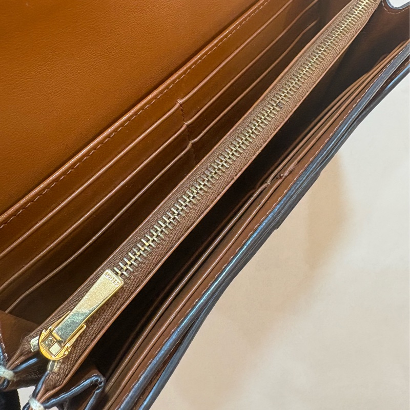 Celine 經典老花logo 扣式長夾-6