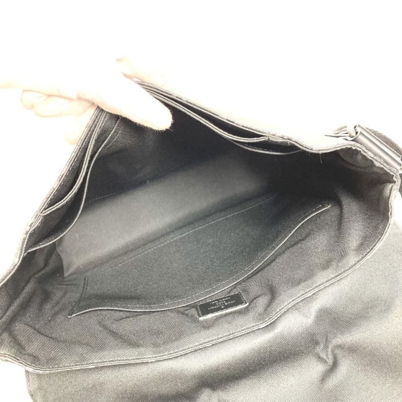 路易威登 M46255 Monogram Eclipse District PM NV3 帆布翻蓋單肩包，男女通用，黑色-9