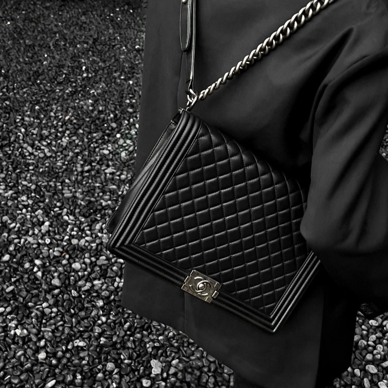 ✨Chanel 黑銀Leboy XXL 專櫃20幾萬 🖤-0