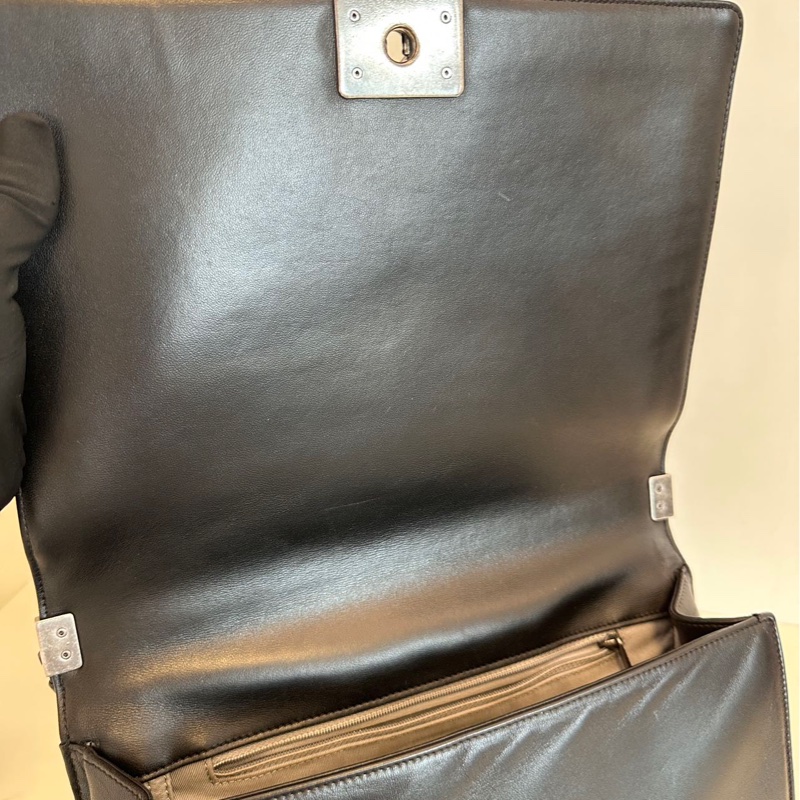 ✨Chanel 黑銀Leboy XXL 專櫃20幾萬 🖤-12