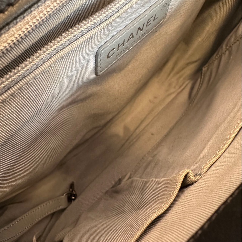 ✨Chanel 黑銀Leboy XXL 專櫃20幾萬 🖤-14