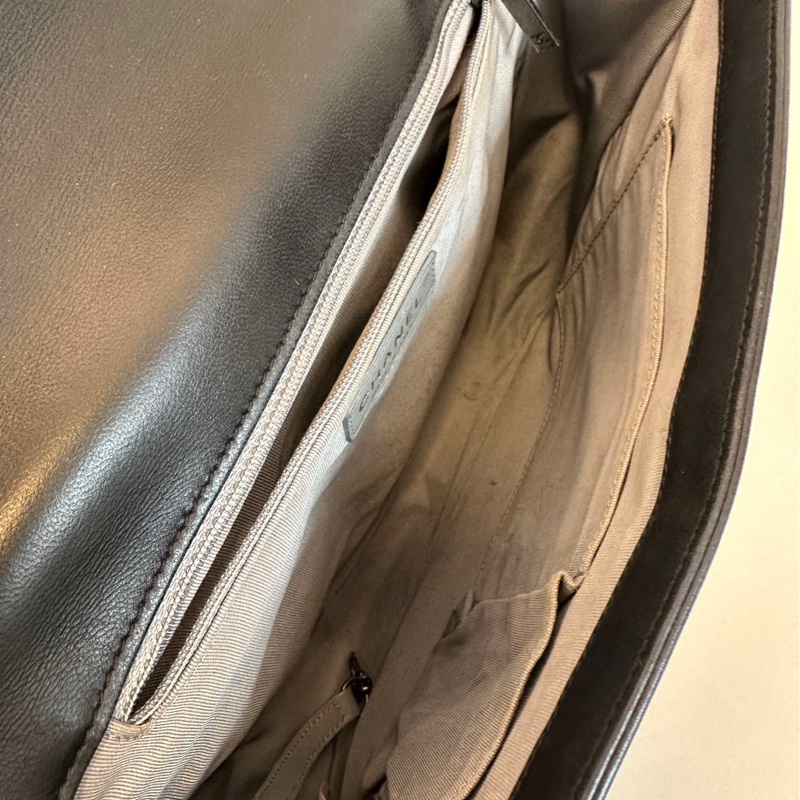 ✨Chanel 黑銀Leboy XXL 專櫃20幾萬 🖤-15