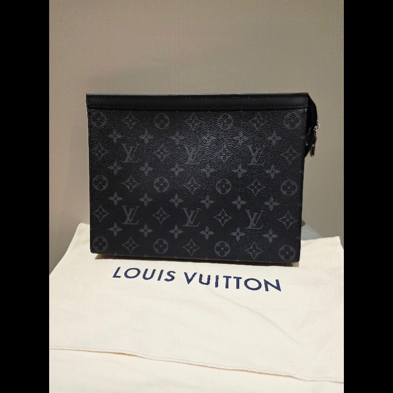 (98.9新) 離櫃收藏品 LV M61692 黑色老花帆布牛皮男士一字銀扣拉鍊手拿包 收納包-0