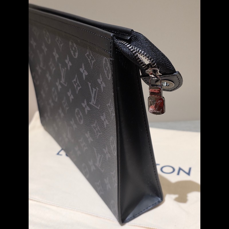 (98.9新) 離櫃收藏品 LV M61692 黑色老花帆布牛皮男士一字銀扣拉鍊手拿包 收納包-2