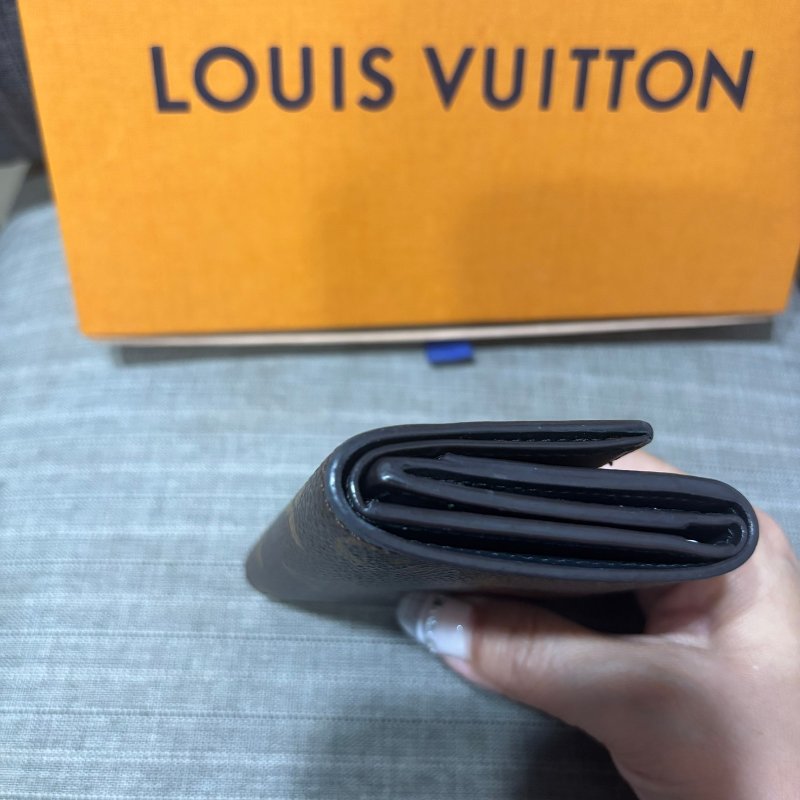 正品 LV M68704 小三折皮夾-9