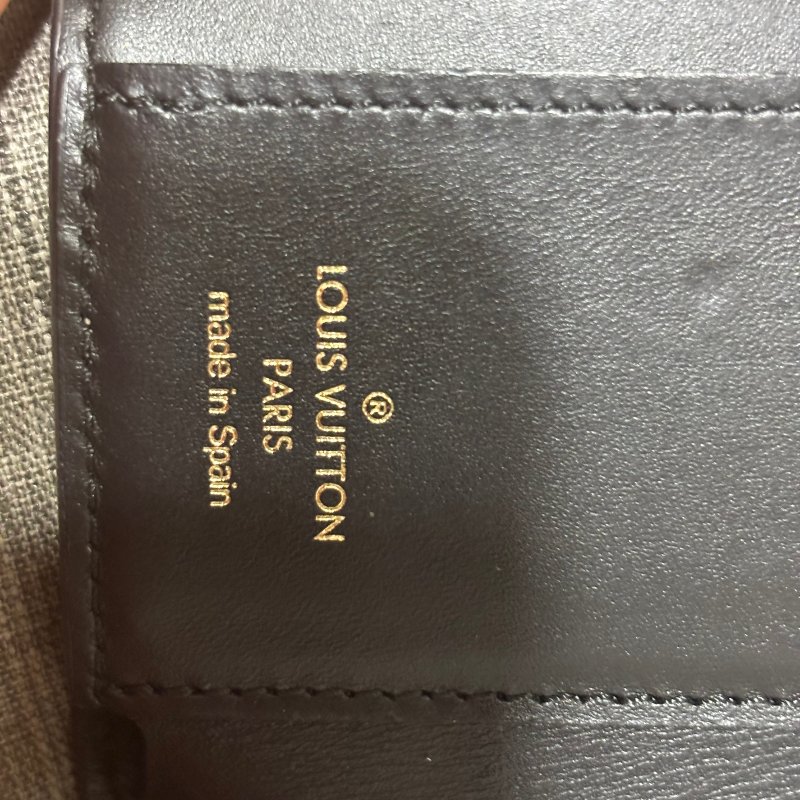 正品 LV M68704 小三折皮夾-14