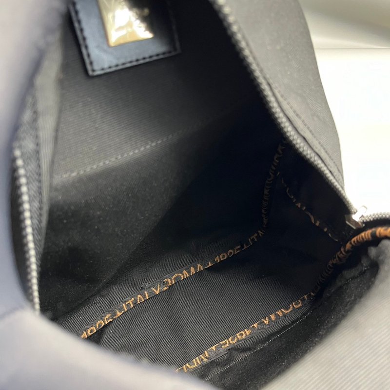 🏷Fendi mini 後背包-6