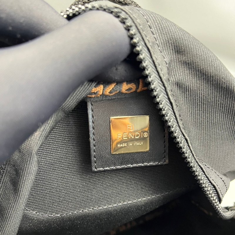 🏷Fendi mini 後背包-7