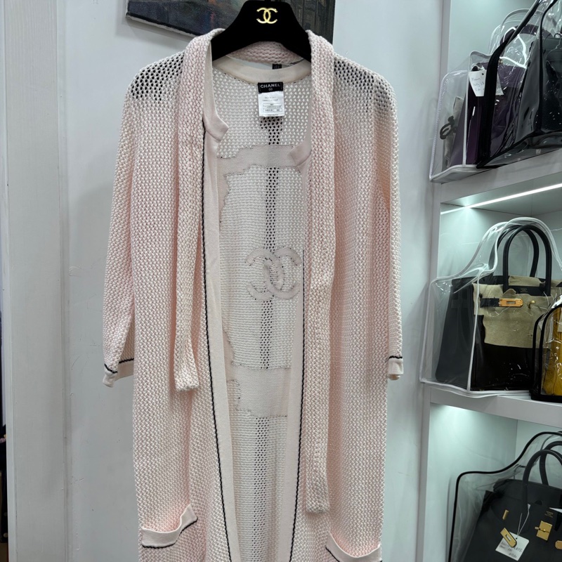Chanel 香奈兒淺粉紅鏤空針織長版開襟衫 附肩帶 36碼-0