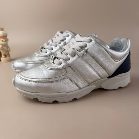 CHANEL/香奈兒 黑銀雙C系帶休閒鞋 37碼 95新