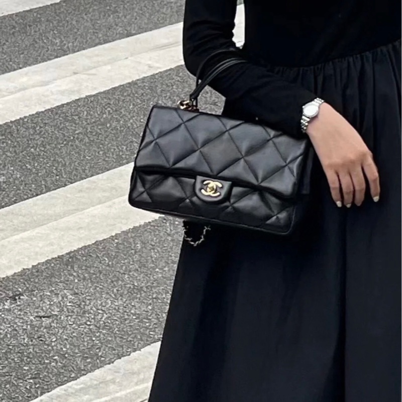 ✨Chanel 黑金 CF Handle 鏈條郵差包 黃金尺寸 98新🆕-1