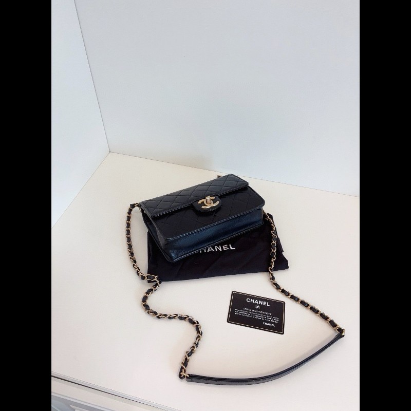 Chanel chain flap bag-4