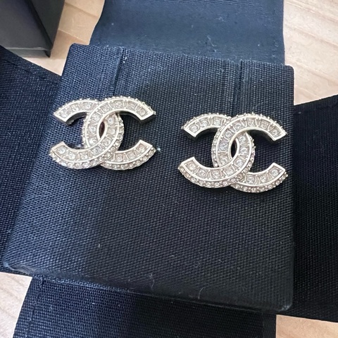 chanel帶鑽耳環