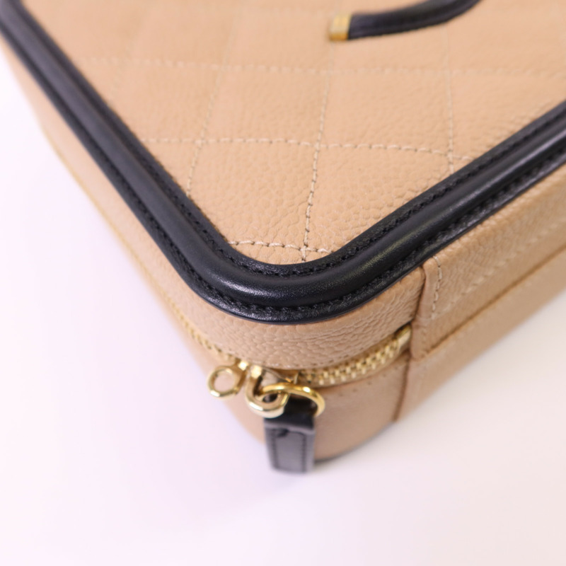 CHANEL 牛皮皮革Filigree Vanity Case Medium金扣鏈帶手挽肩背兩用袋-14