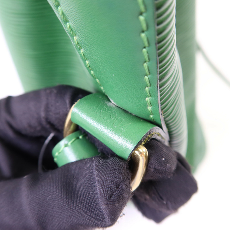 LOUIS VUITTON Epi Petit Noe Bucket金扣肩背袋-7