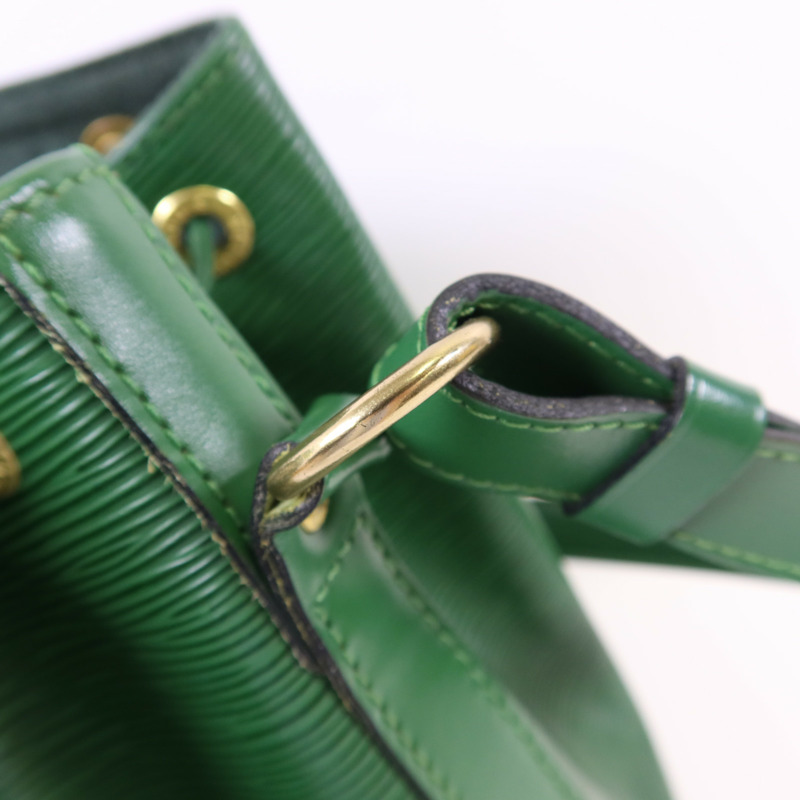 LOUIS VUITTON Epi Petit Noe Bucket金扣肩背袋-9