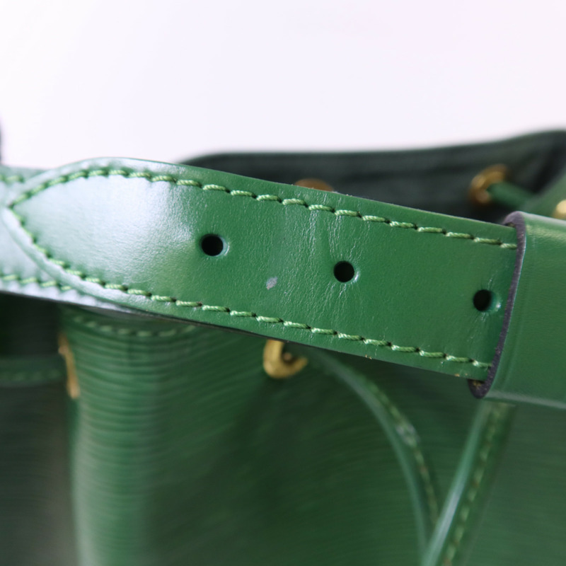 LOUIS VUITTON Epi Petit Noe Bucket金扣肩背袋-16