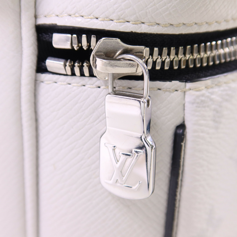 LOUIS VUITTON Taigarama Outdoor PM銀扣肩背袋-6