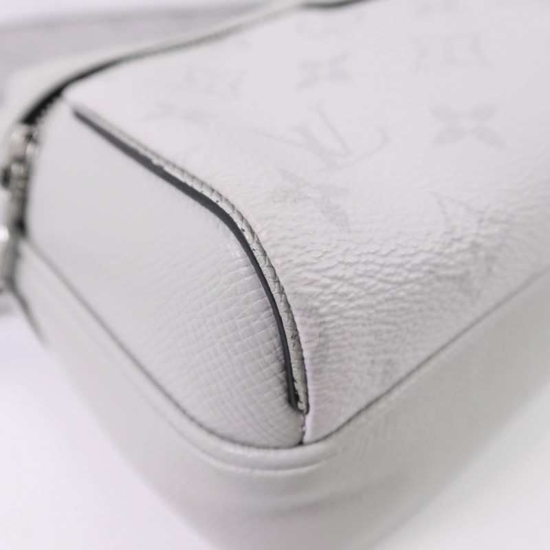 LOUIS VUITTON Taigarama Outdoor PM銀扣肩背袋-11