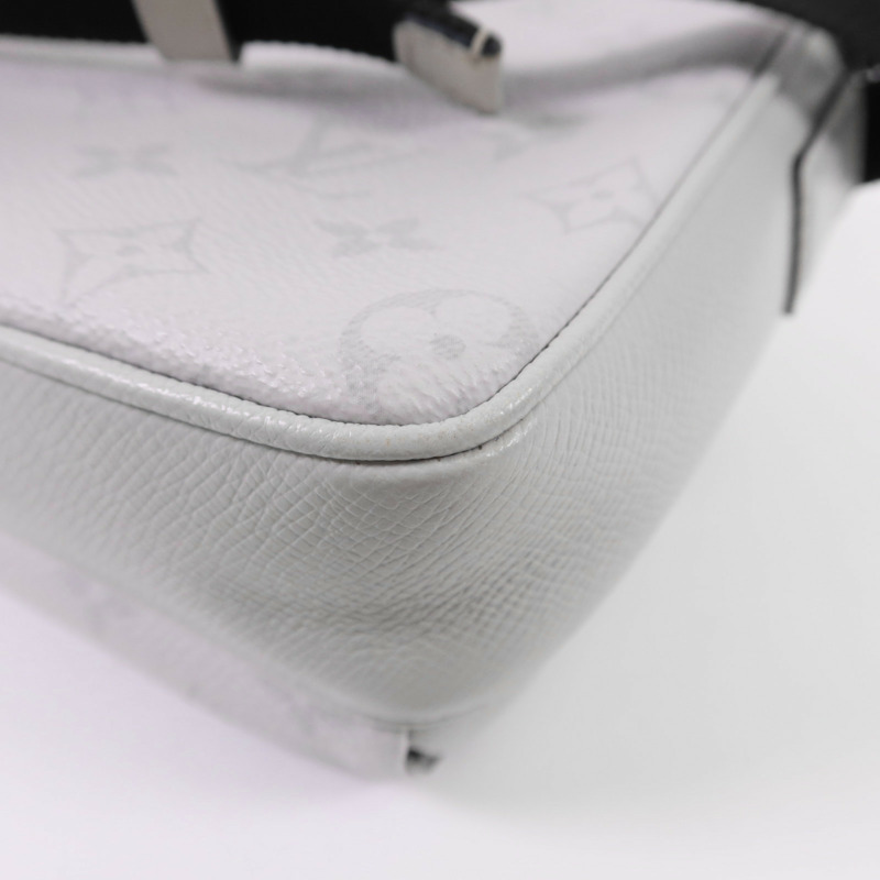 LOUIS VUITTON Taigarama Outdoor PM銀扣肩背袋-13