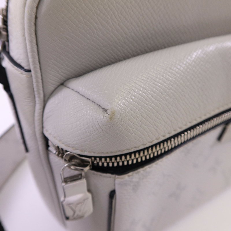 LOUIS VUITTON Taigarama Outdoor PM銀扣肩背袋-16