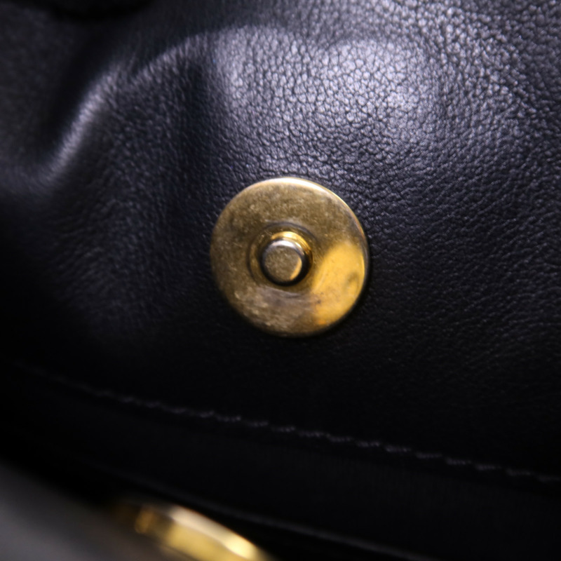 CHANEL 牛皮皮革24S Hobo金扣鏈帶肩背袋-8