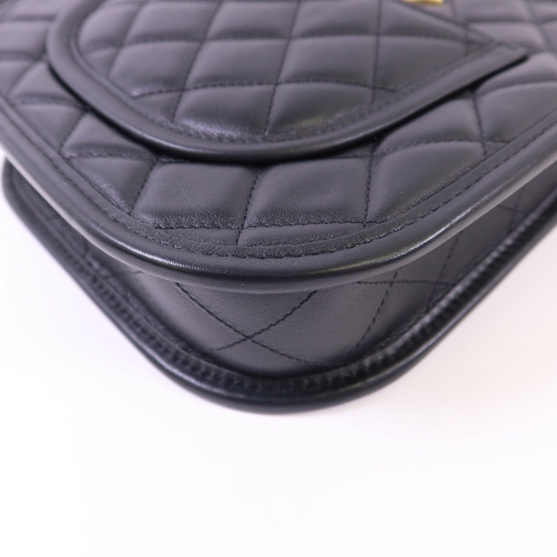 CHANEL 牛皮皮革24S Hobo金扣鏈帶肩背袋-13