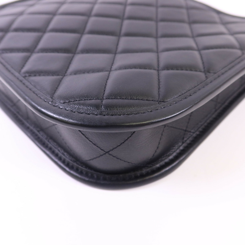 CHANEL 牛皮皮革24S Hobo金扣鏈帶肩背袋-15