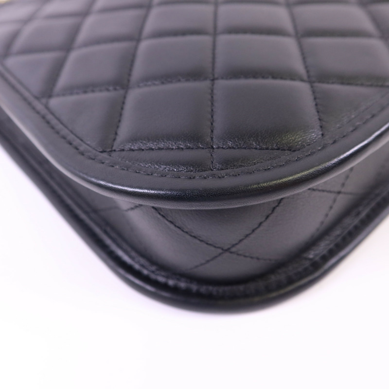 CHANEL 牛皮皮革24S Hobo金扣鏈帶肩背袋-16