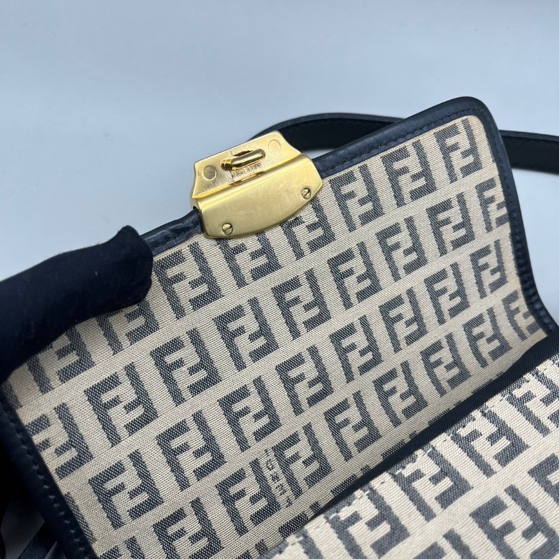 🏷Fendi 飛碟包-4