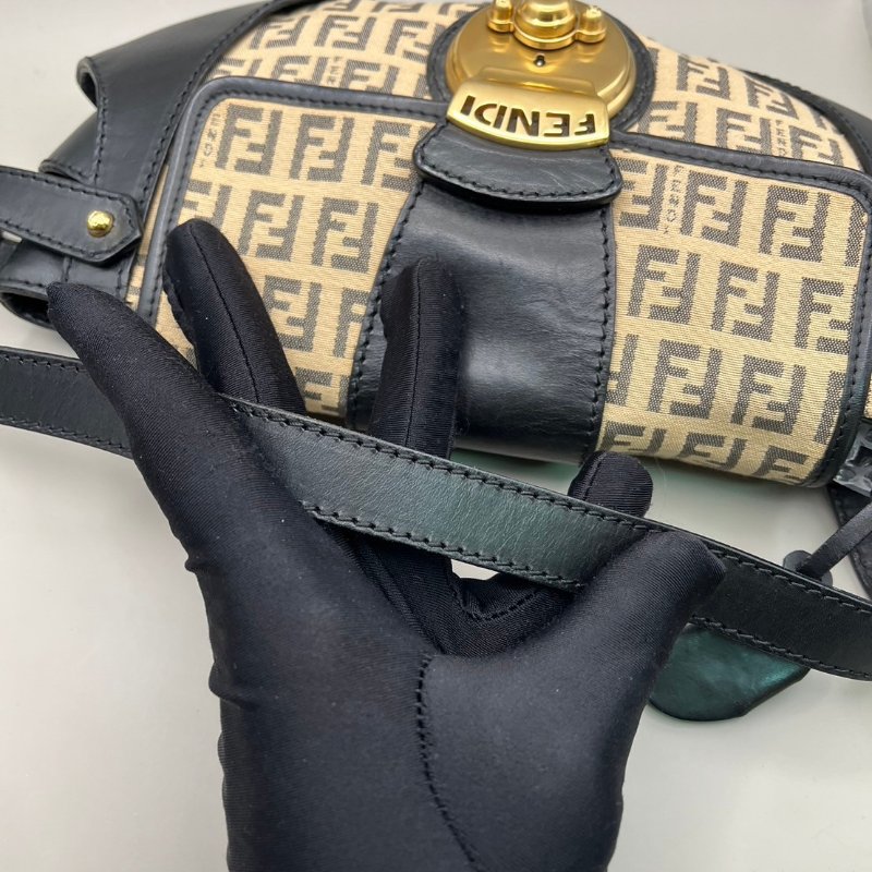 🏷Fendi 飛碟包-10