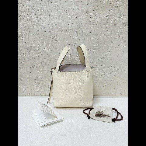 Hermes picotin 18菜篮子
奶油白銀扣