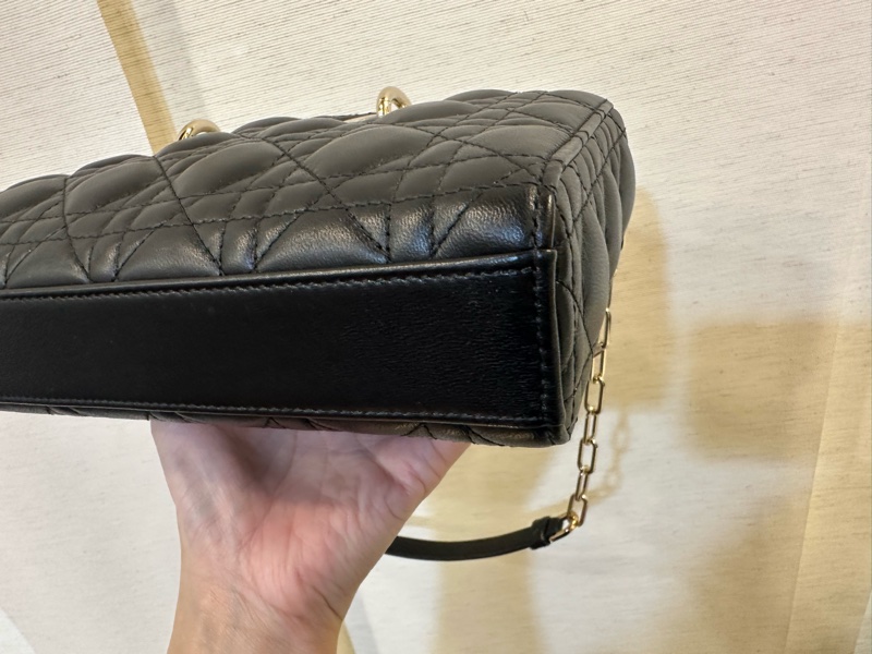 Dior 黑羊皮藤格紋淡金釦Lady DJOY中型手提斜背包M0540ONGE-6