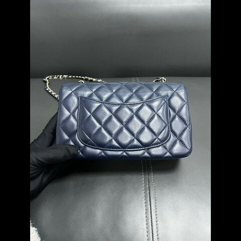 Chanel classic flap mini
深蓝色 淡金扣 CF大mini鏈條包