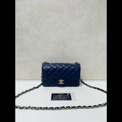 Chanel classic flap mini
深蓝色 淡金扣 CF大mini鏈條包
