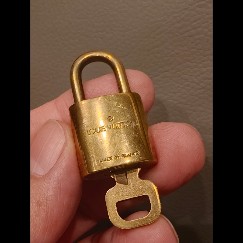 日本帶回中古vintage 絕版LV鑰匙扣，編號321-7