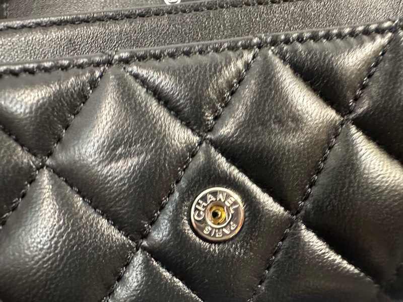 Chanel 黑羊皮黑釦下蓋卡包AP0214-6