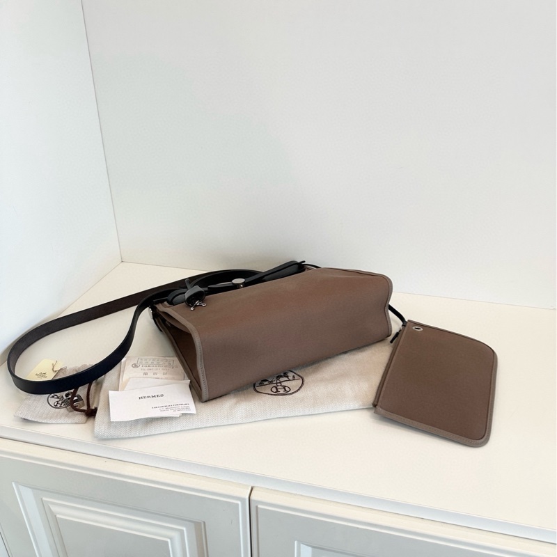 【98新以上🆕】Hermes Herbag 31 外縫線大象灰拼靛藍色 銀扣手提包 斜挎單肩包-3