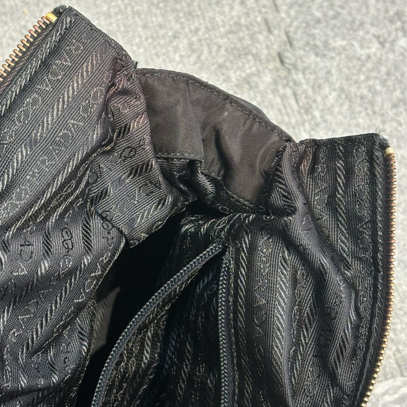 🏷️ Prada 降落傘包-18