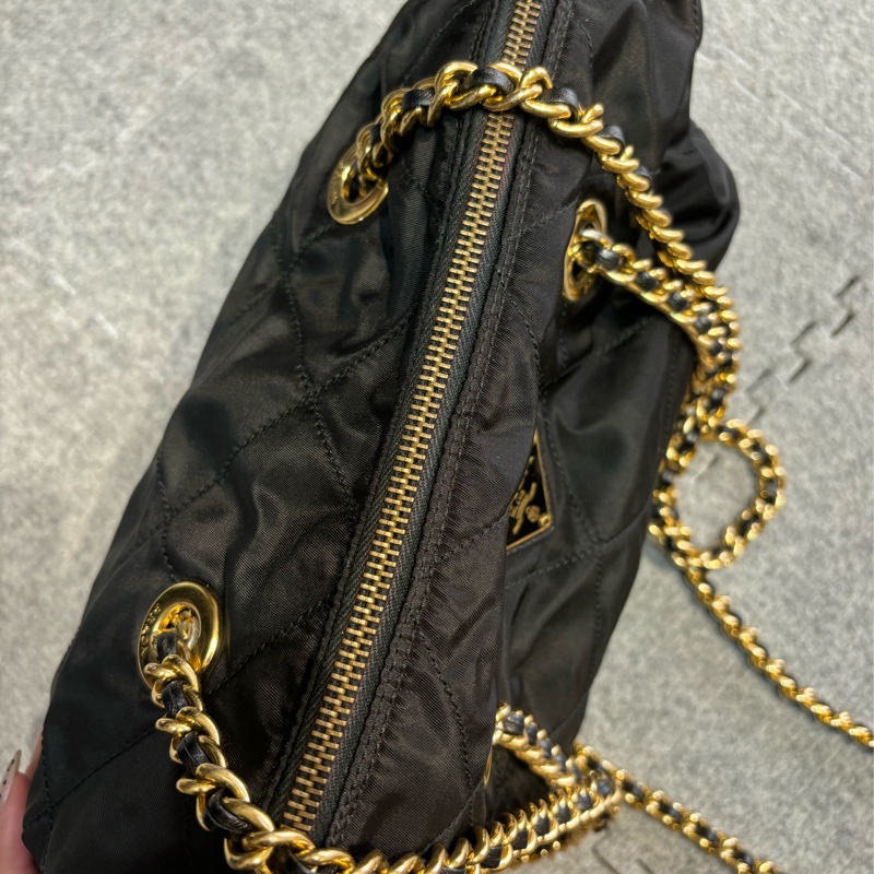 🏷️ Prada 降落傘包-23