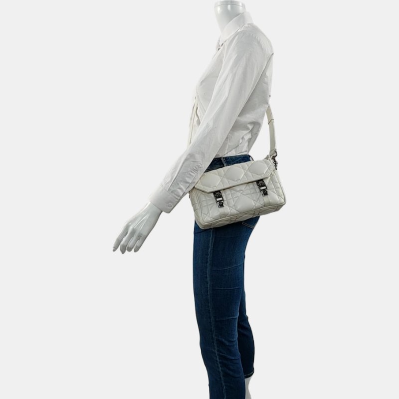 DIOR Diorcamp 小號 奶白色羊皮藤格紋絎縫斜挎包 黑色五金 可拆卸肩帶-1