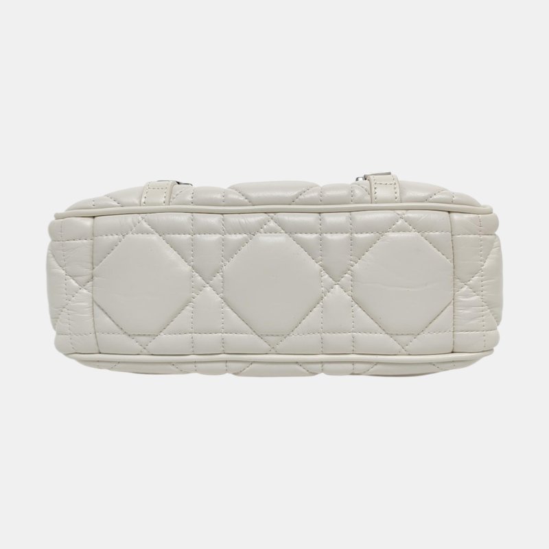 DIOR Diorcamp 小號 奶白色羊皮藤格紋絎縫斜挎包 黑色五金 可拆卸肩帶-5