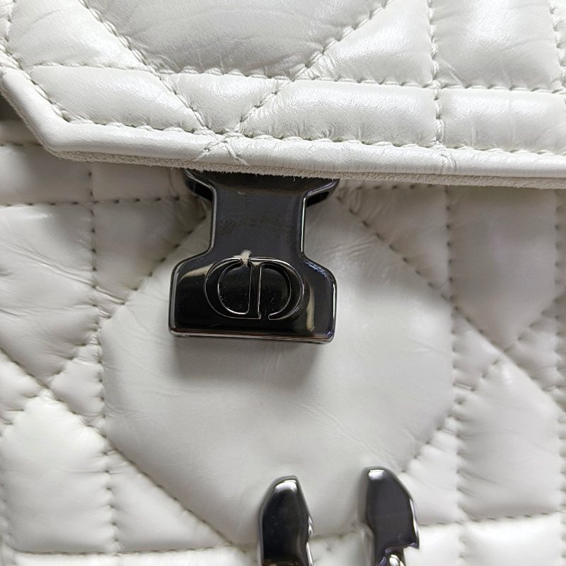 DIOR Diorcamp 小號 奶白色羊皮藤格紋絎縫斜挎包 黑色五金 可拆卸肩帶-9