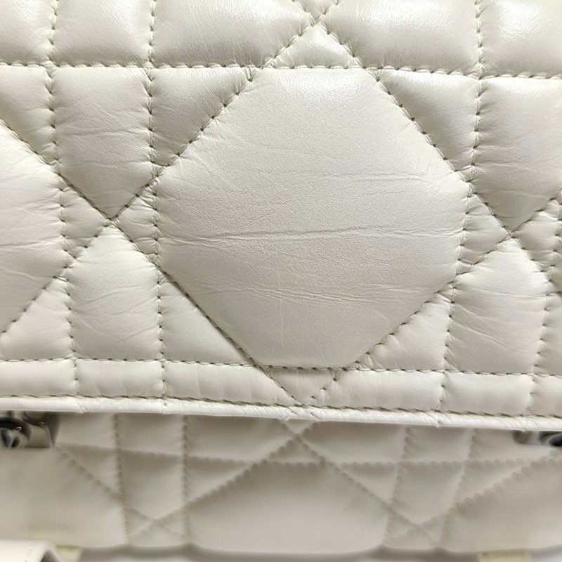 DIOR Diorcamp 小號 奶白色羊皮藤格紋絎縫斜挎包 黑色五金 可拆卸肩帶-10